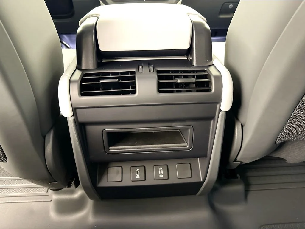 New 2026 Tasman Blue Land Rover X-Dynamic SE image 27