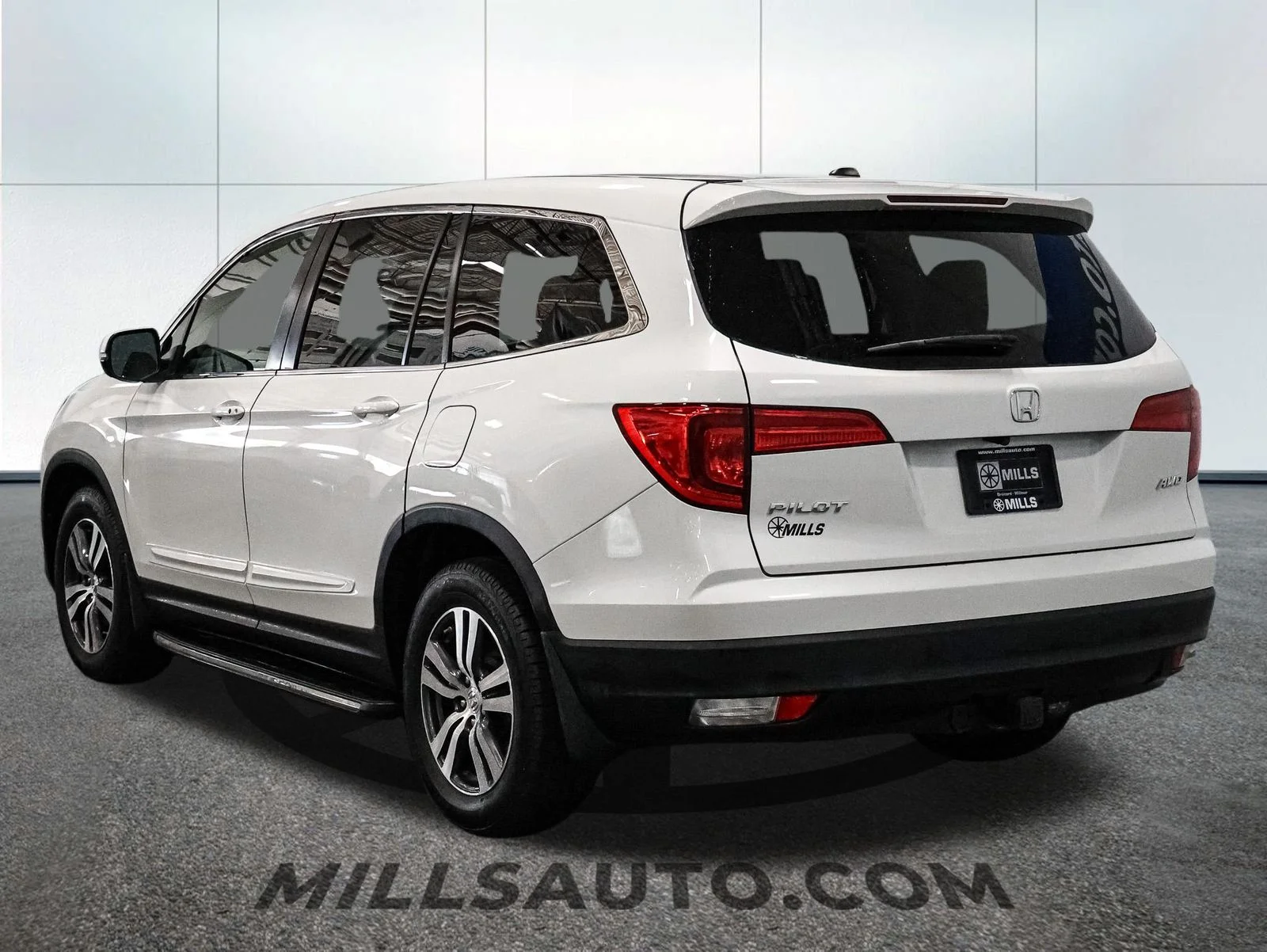 Used 2016 White Diamond Pearl Honda EX-L image 5