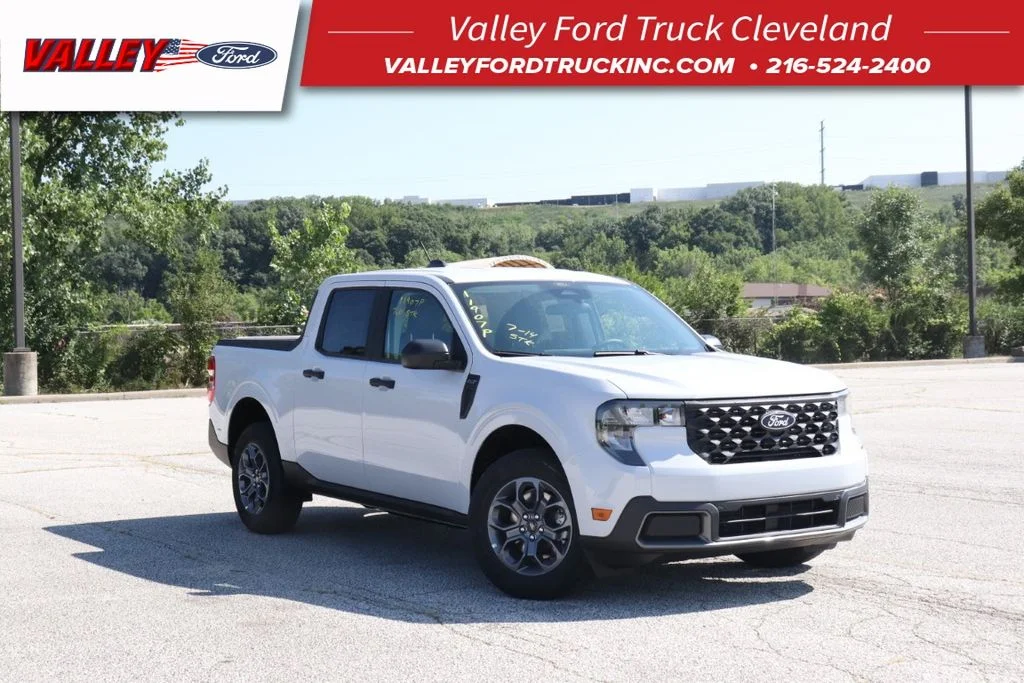 New 2026 Space White Metallic Ford XLT image 1