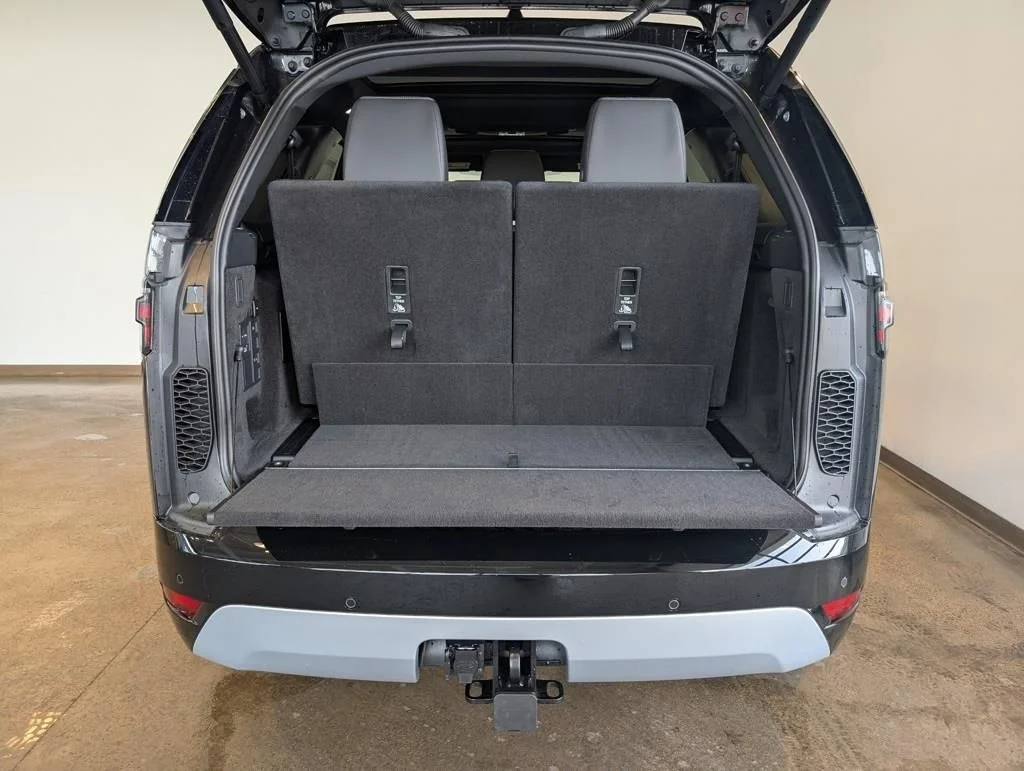 New 2026 Carpathian Grey Land Rover  image 5