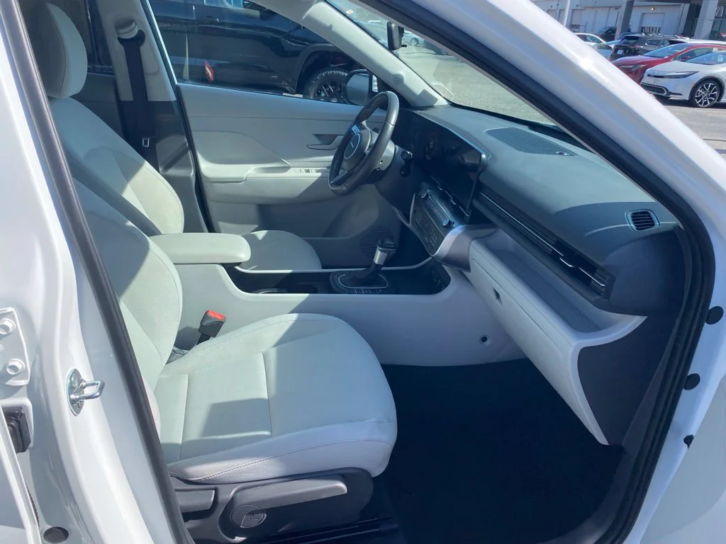 Used 2024 White Hyundai SEL image 15