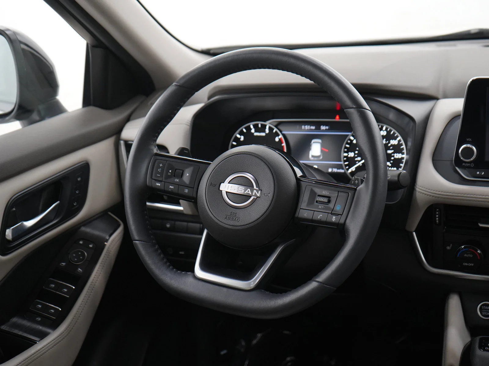 Used 2023 Pearl White Tricoat/Super Black Nissan SL image 14