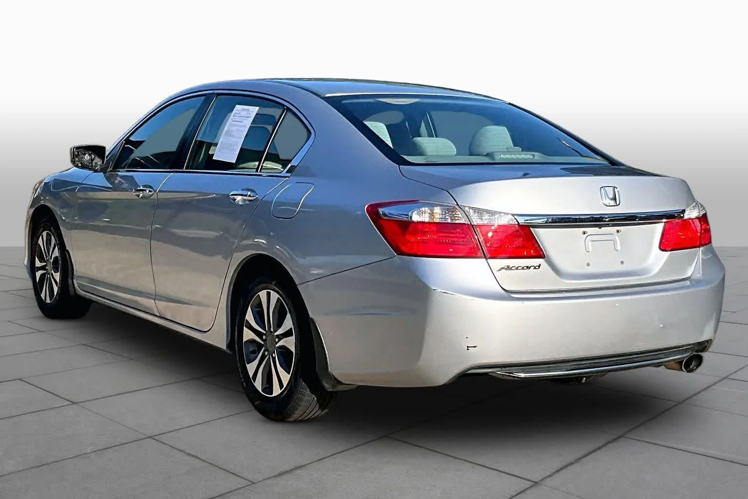 Used 2013 Alabaster Silver Metallic Honda LX image 10