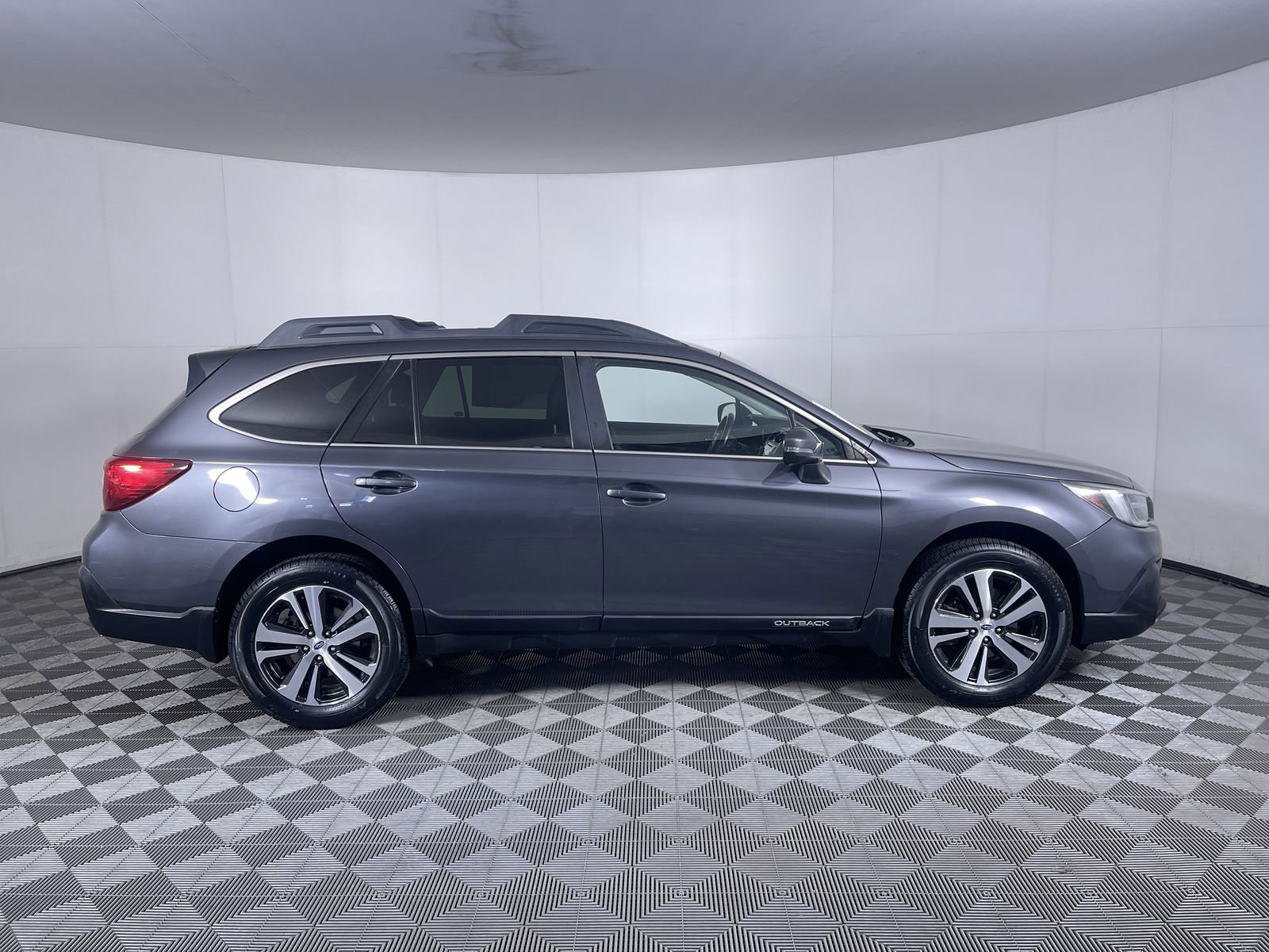 Used 2018 Magnetite Gray Metallic Subaru Limited image 10