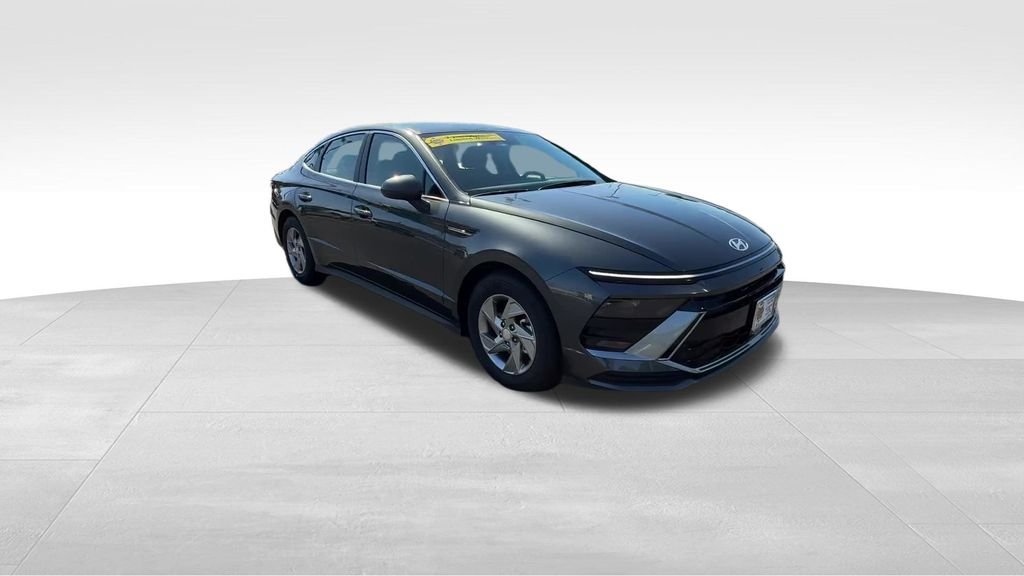 Used 2026 Gray Hyundai SE image 9