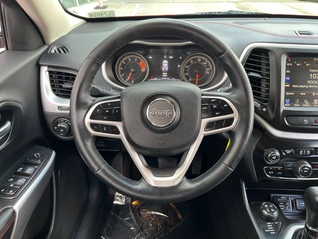 Used 2017 Red Jeep Trailhawk image 16