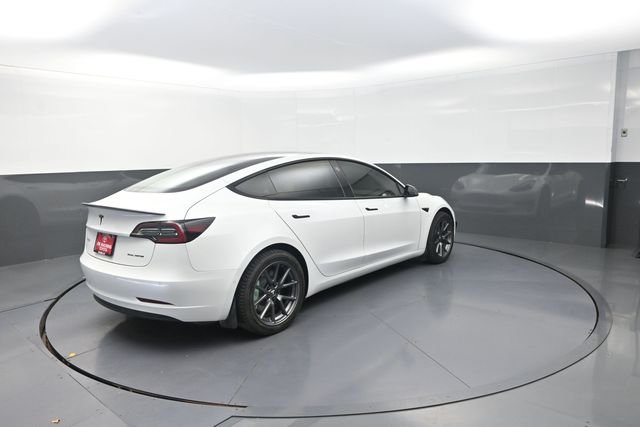 Used 2022  Tesla Long Range image 4