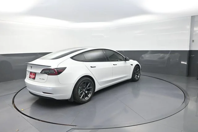 Used 2022  Tesla Long Range image 4