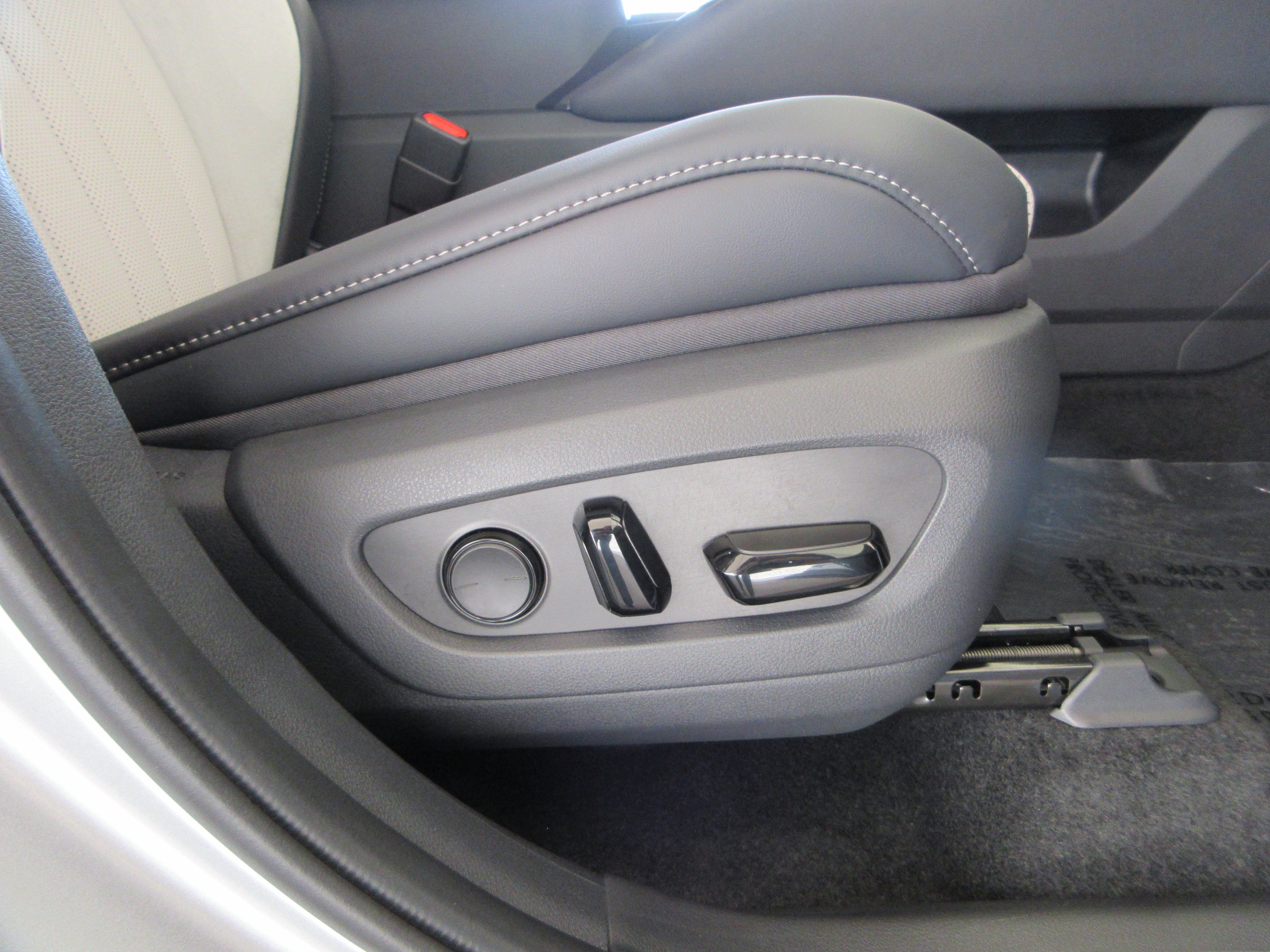 Certified Used 2026 CELESTIAL SILVER Lexus 500h F SPORT Performance Luxury image 33