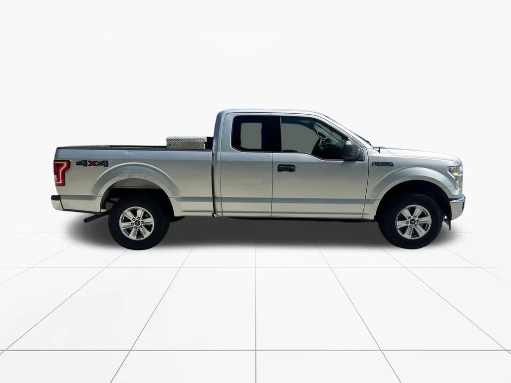 Used 2017 Ingot Silver Ford XLT image 9