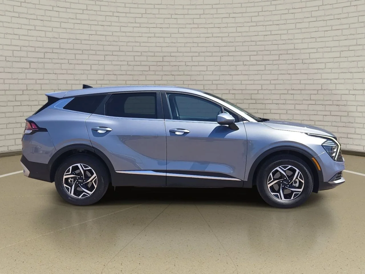 Used 2025 Everlasting Silver Kia LX image 3