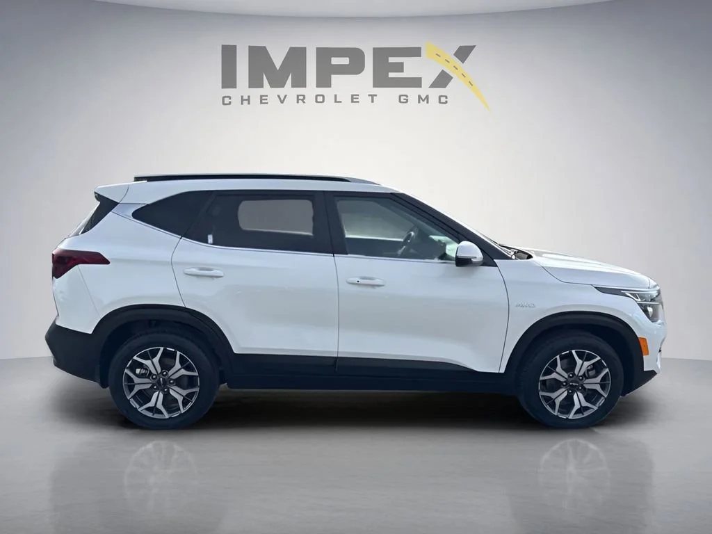 Used 2023  Kia EX image 6