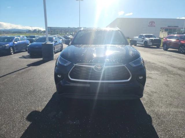 Used 2021 Black Toyota XLE image 2