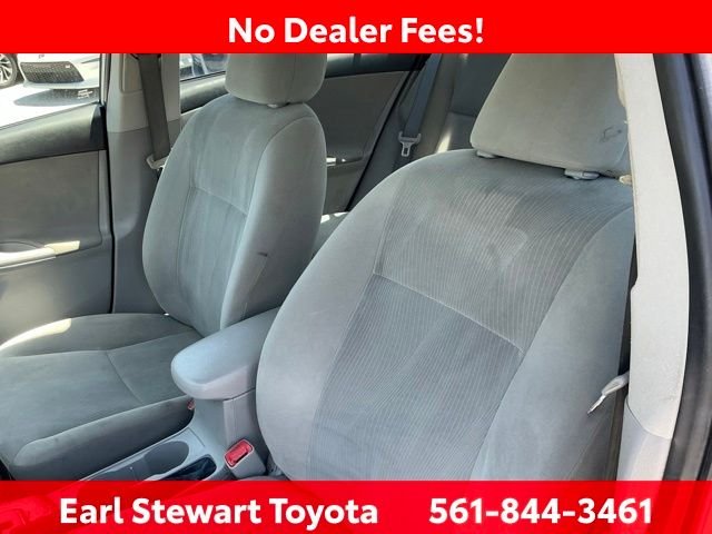 Used 2013 Silver Toyota LE image 14