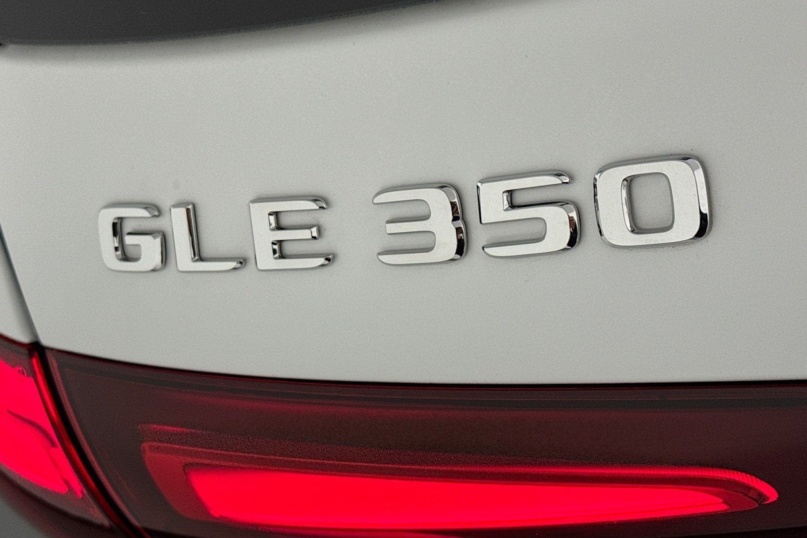 New 2026 MOONLIGHT WHITE MAGN Mercedes-Benz GLE 350 4MATIC® SUV image 8