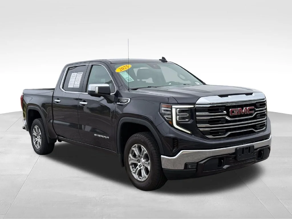 Used 2025 Silver GMC SLT image 29