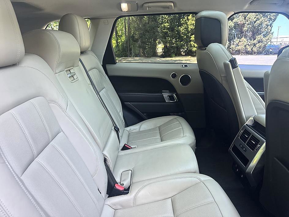Used 2018 Fuji White Land Rover HSE image 22