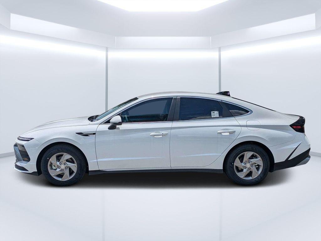 New 2026 White Hyundai SE image 6
