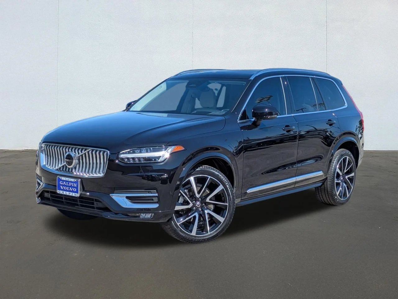 2023 Volvo XC90 B5 Plus 4WD's photo