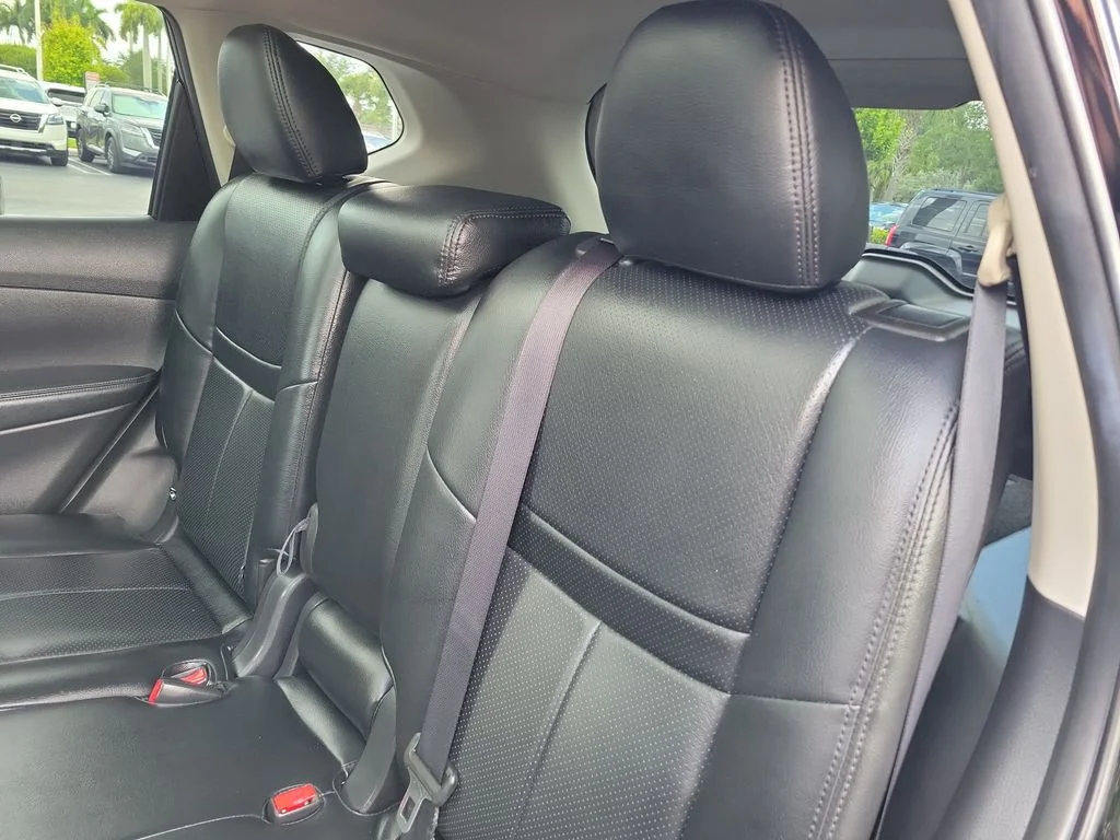 Used 2018 Black Nissan SL image 13