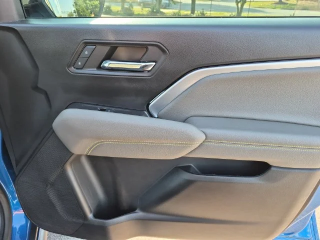 Used 2024 Blue Chevrolet ZR2 image 37