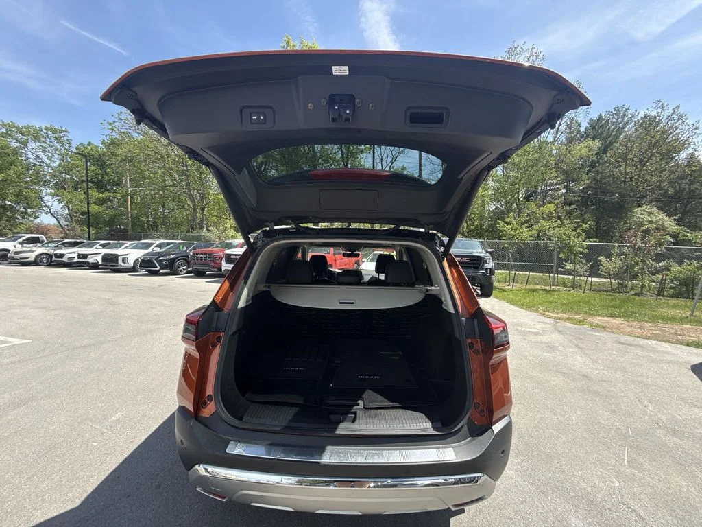 Used 2022 Orange Nissan Platinum image 23