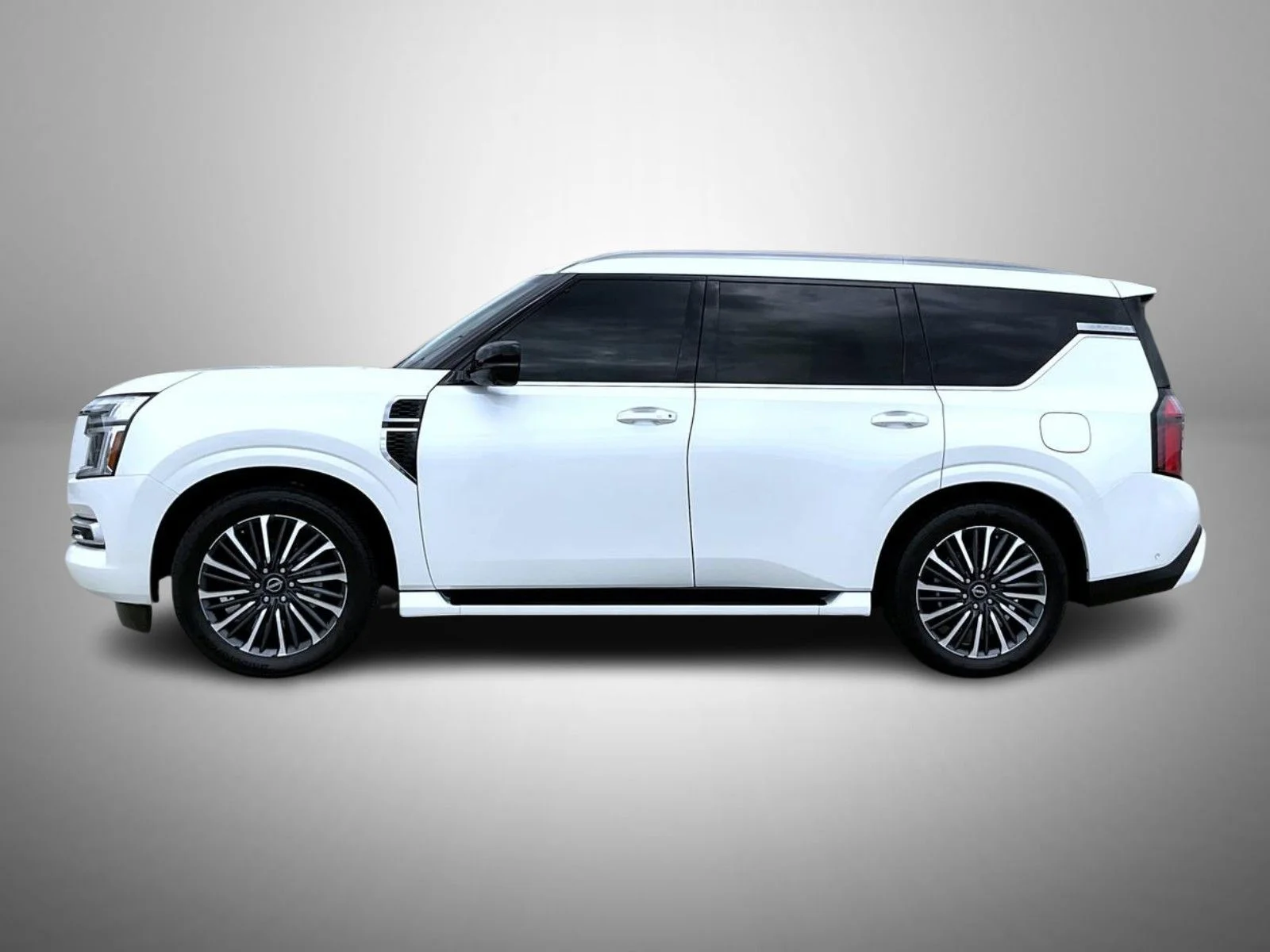 Used 2025 White Nissan Platinum Reserve image 8