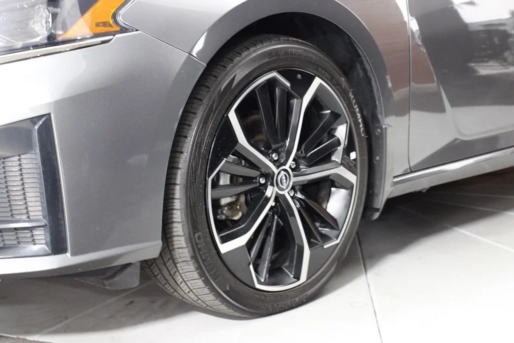 Used 2023 Gun Metallic Nissan 2.5 SR image 3