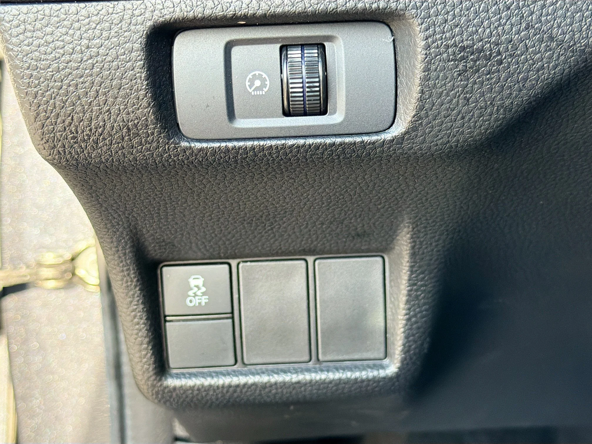 Used 2025 Meteorite Gray Metallic Honda LX image 31