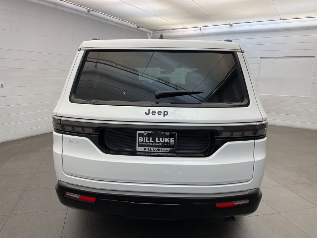 New 2026 Bright White Clear-Coat Exterior Paint Jeep  image 5