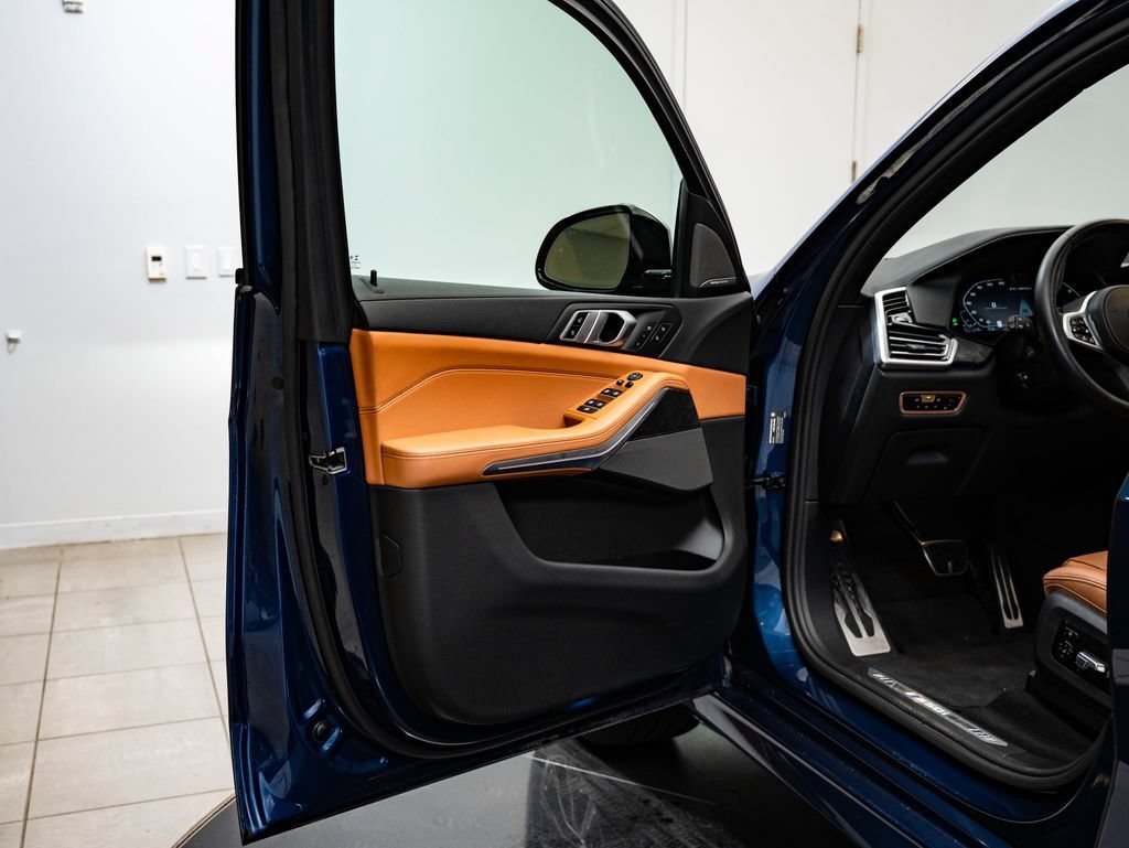 Used 2022 Phytonic Blue Metallic BMW M50i image 29