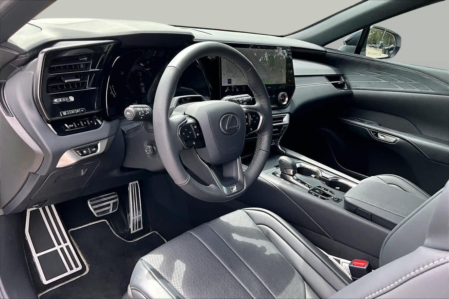 Used 2024 Ultra White Lexus F SPORT Handling image 18