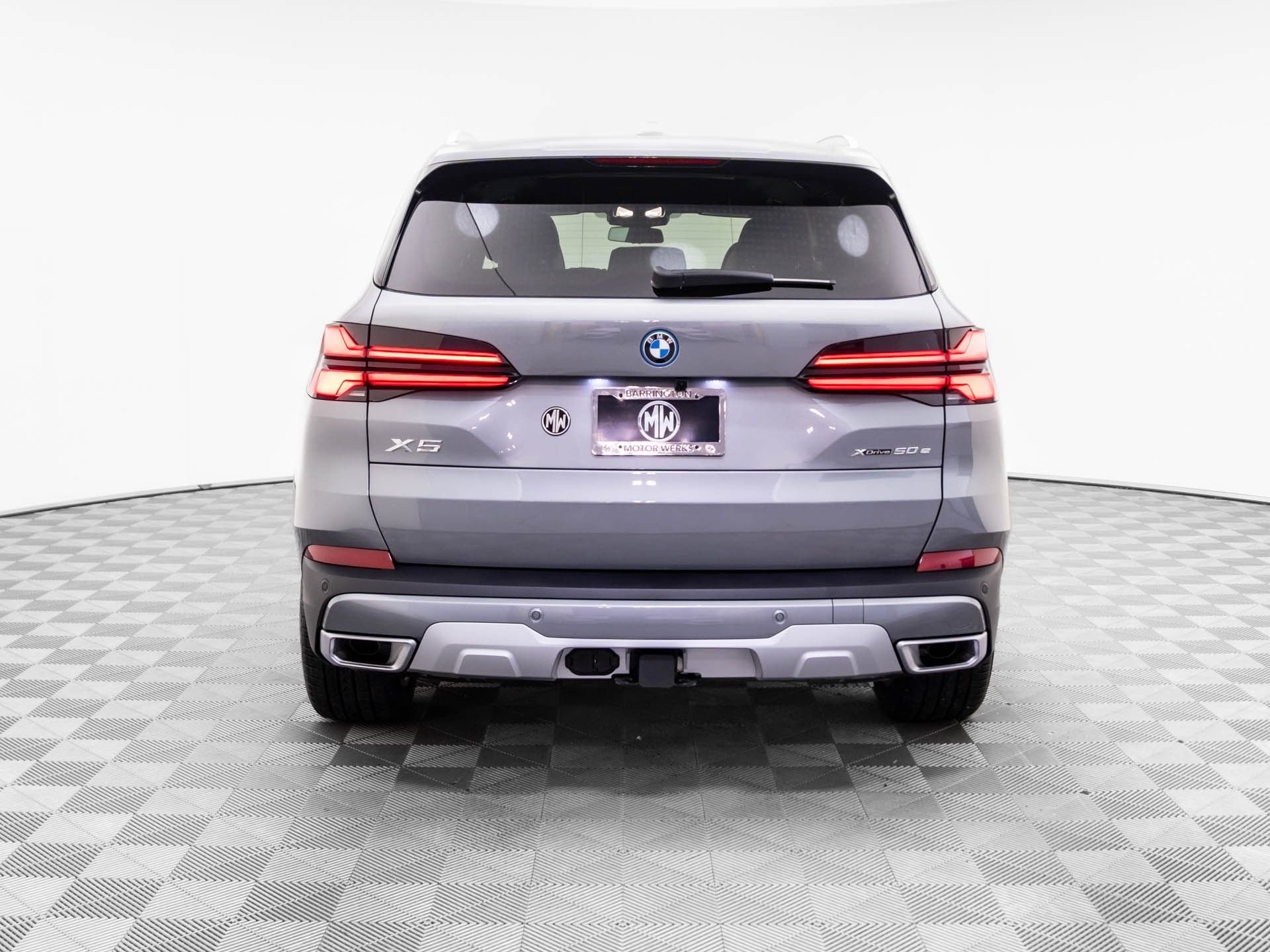 New 2026 Skyscraper Grey Metallic BMW xDrive50e image 5