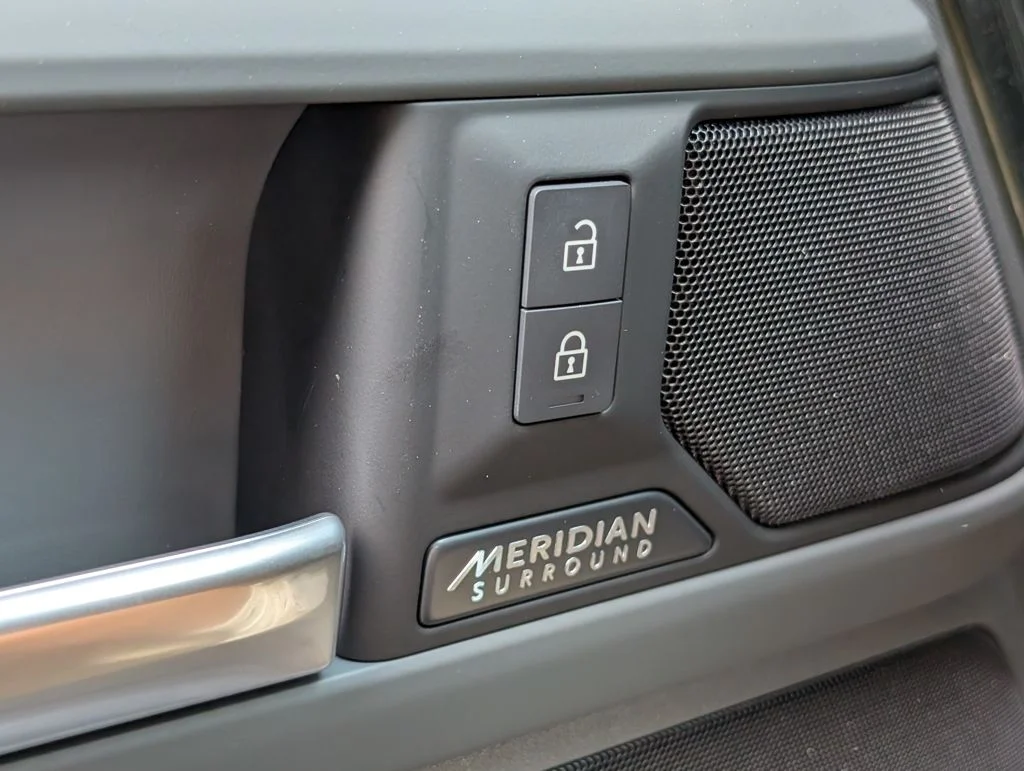 New 2026 Woolstone Green Land Rover X-Dynamic SE image 29