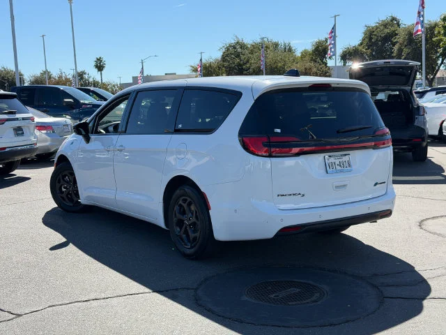 Used 2024 White Chrysler Select S Appearance image 9