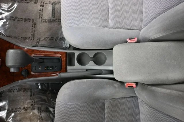Used 2005 Red Toyota LE image 28
