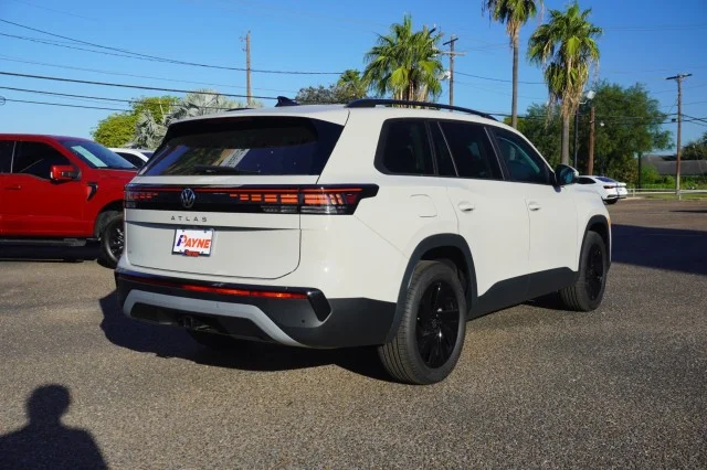 New 2027 Sandstone Volkswagen SE w/Technology image 7