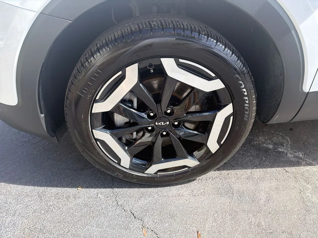 Used 2023 White Kia EX image 9