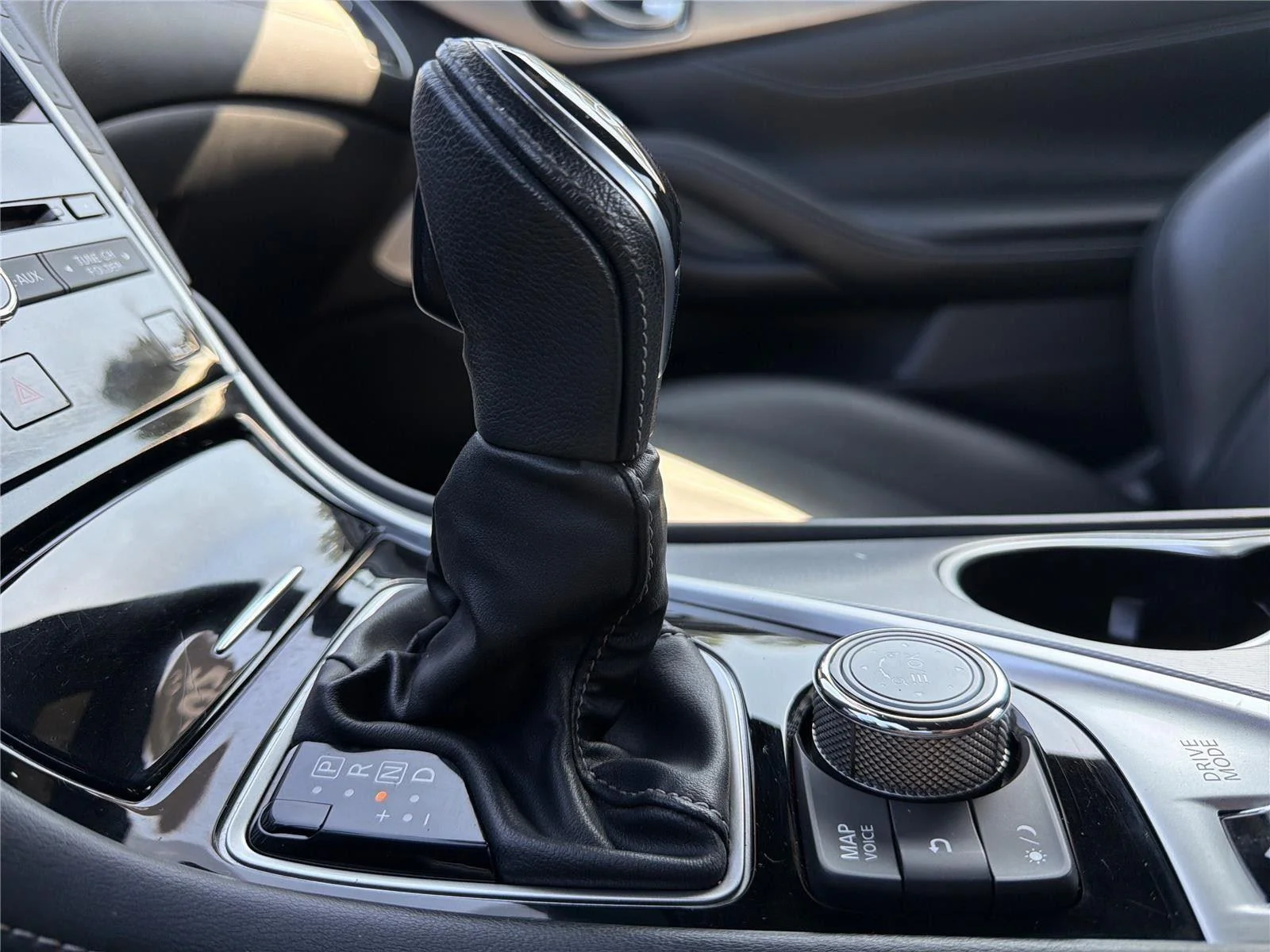 Used 2019 Black Obsidian INFINITI 3.0t LUXE image 16