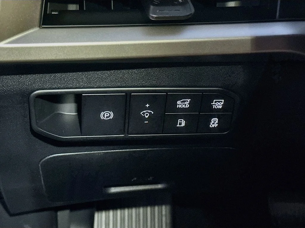 New 2027 Glacial White Pearl Kia EX image 10