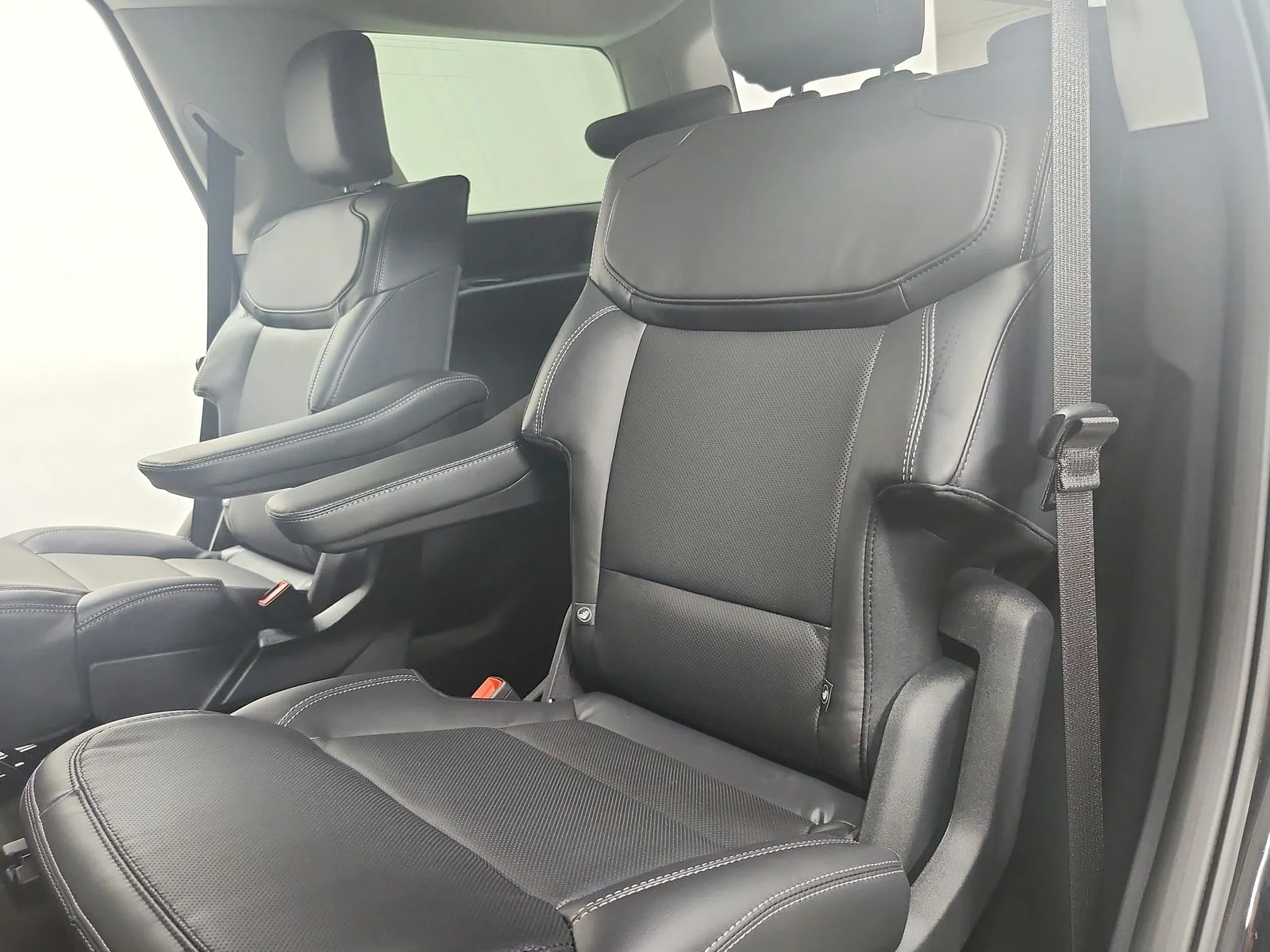New 2026 Black Ford Platinum image 37