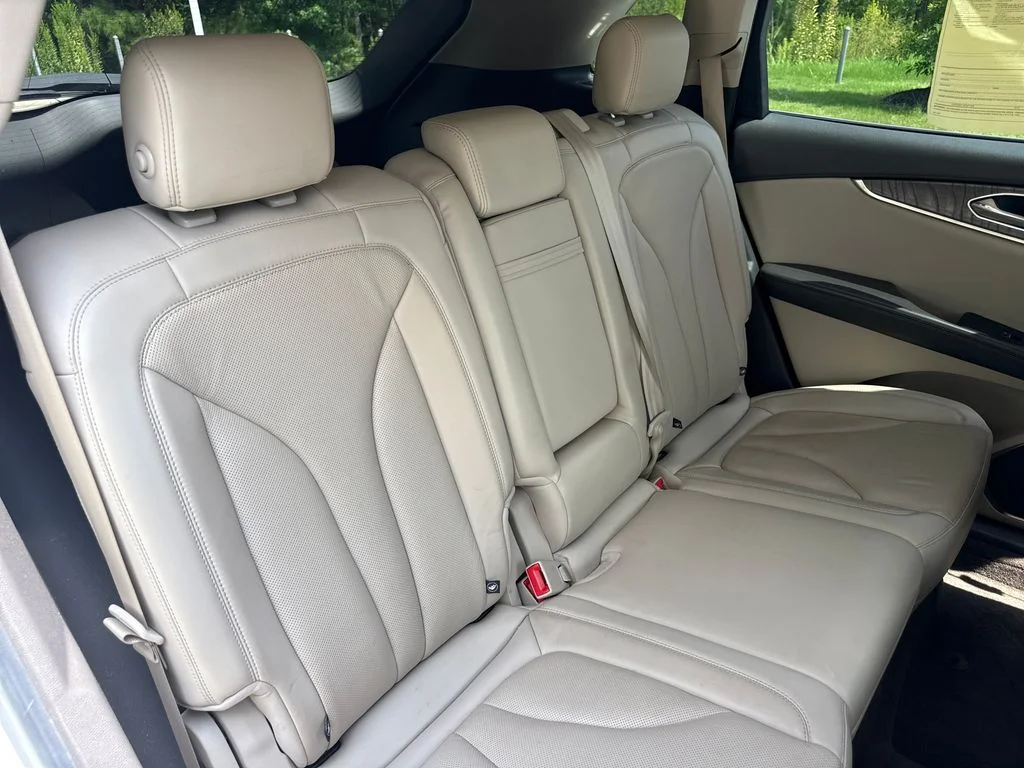 Used 2020 White Lincoln Reserve image 33