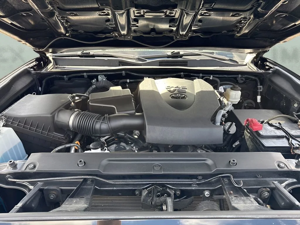 Used 2021  Toyota SR image 27