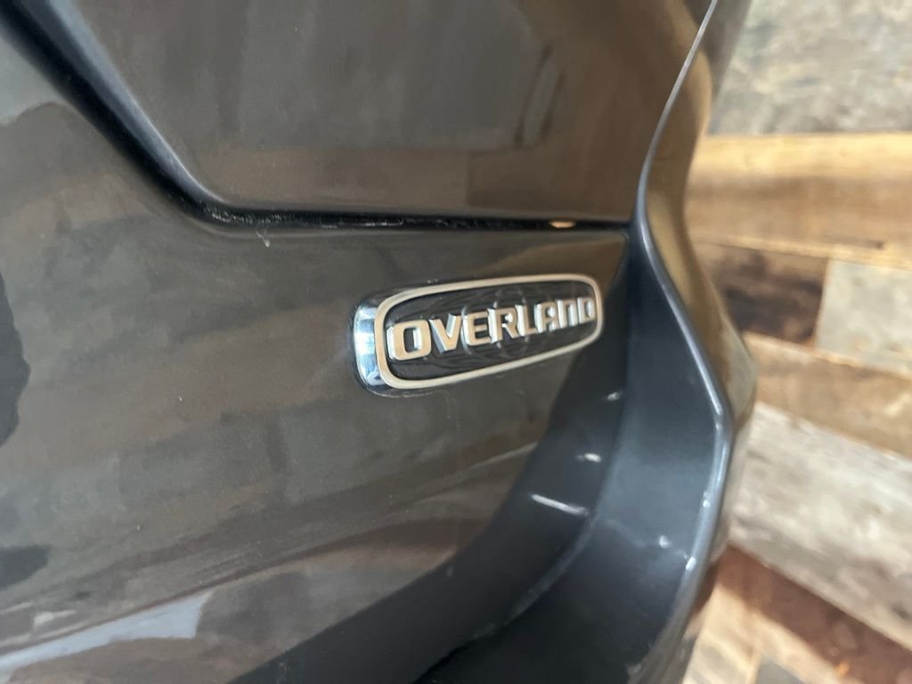 Used 2022 Gray Metallic Jeep Overland image 22