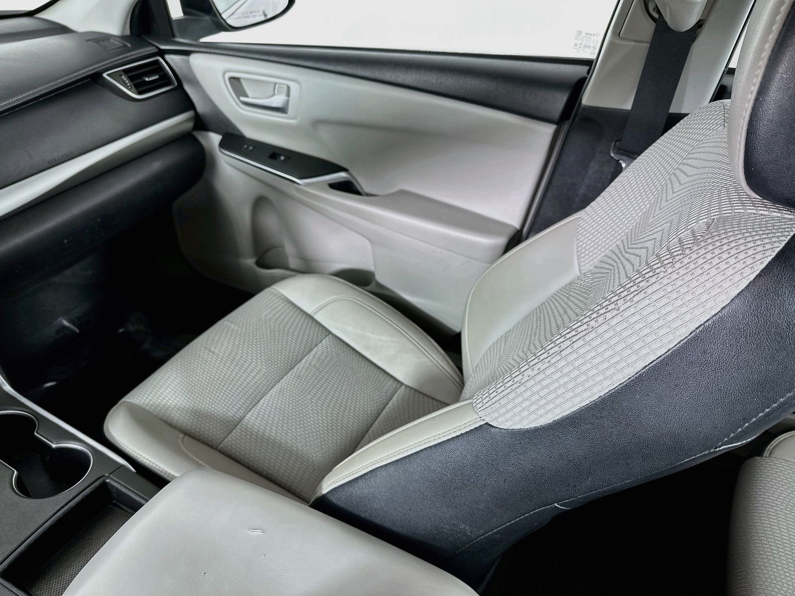 Used 2016 Celestial Silver Metallic Toyota SE image 21