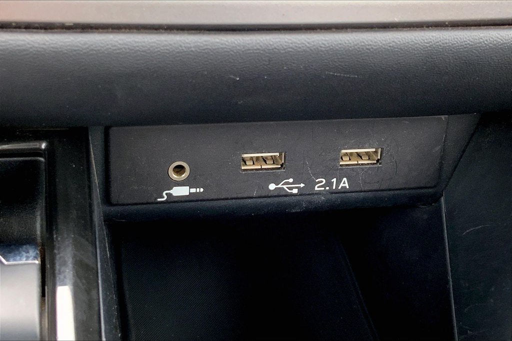 Used 2020 Blue Subaru Premium image 14