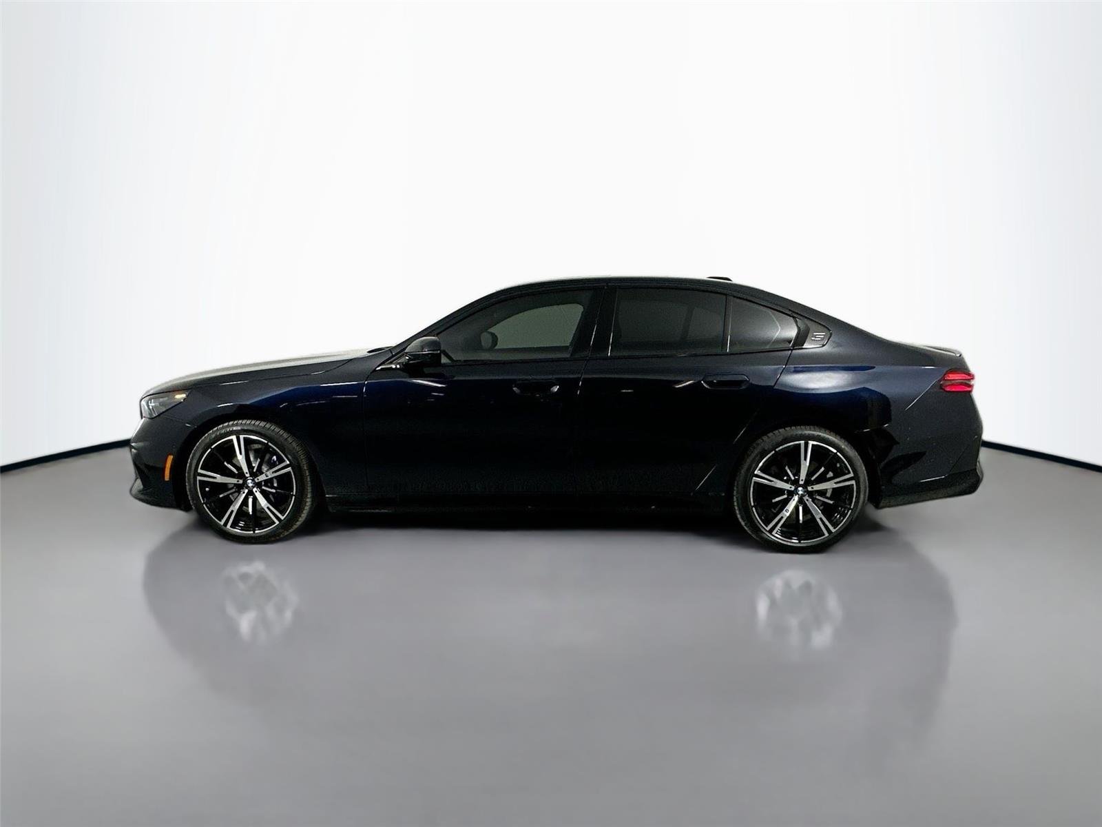 New 2026 Carbon Black Metallic BMW 530i xDrive image 9