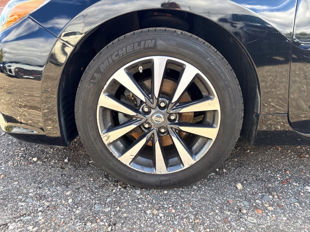 Used 2017 Black Nissan 2.5 SL image 21