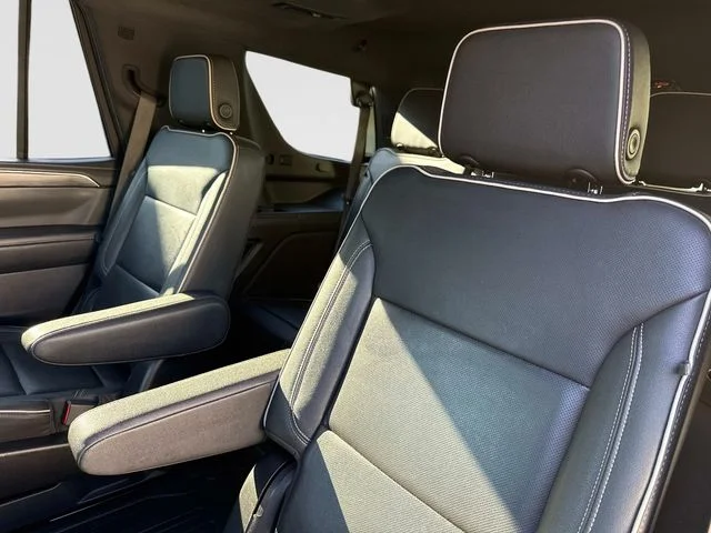Used 2022 Black GMC SLT image 17