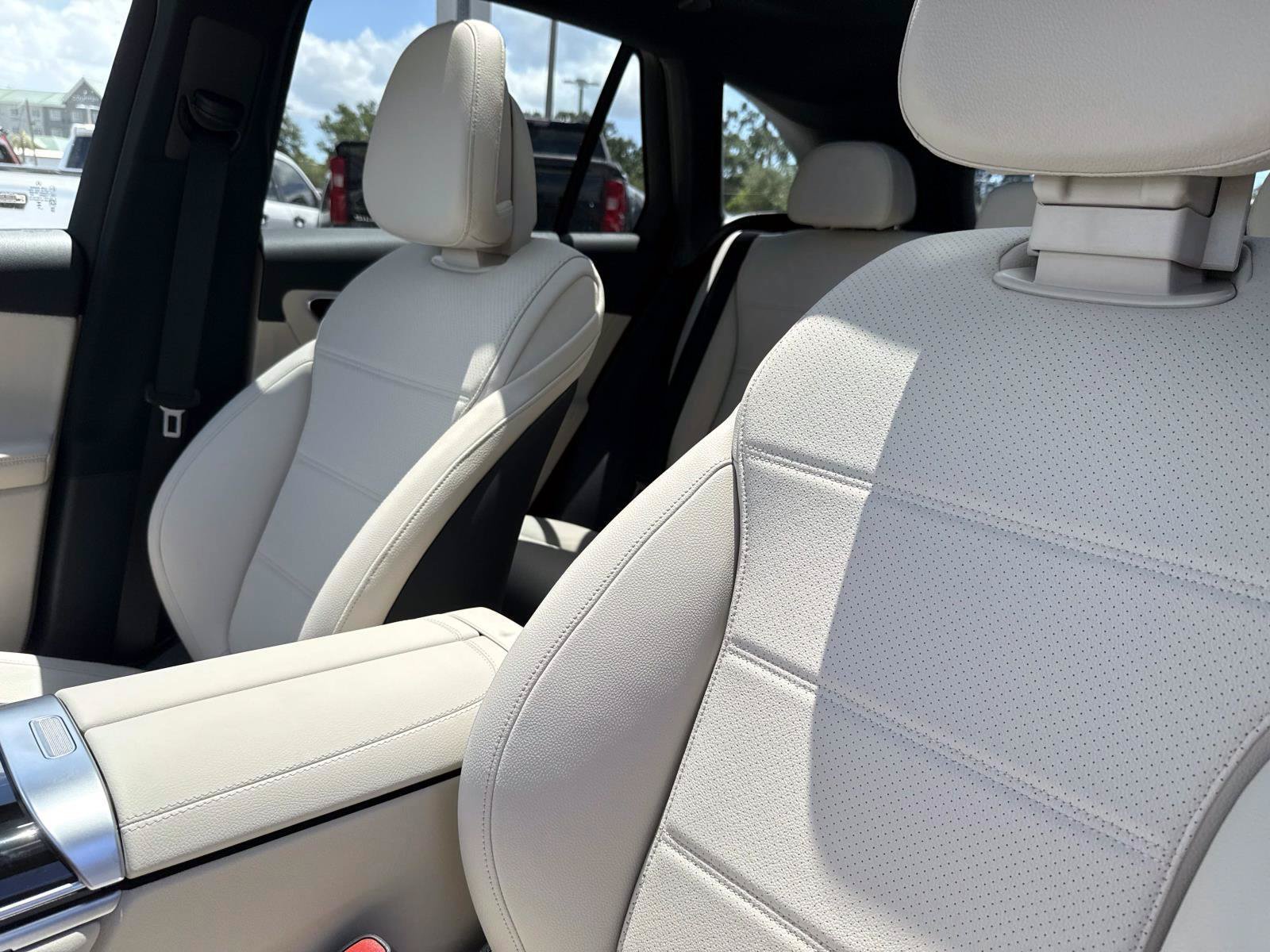 New 2027 Gray Metallic Mercedes-Benz 300 SUV image 21